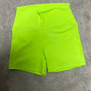 NWT crz yoga shorts size M